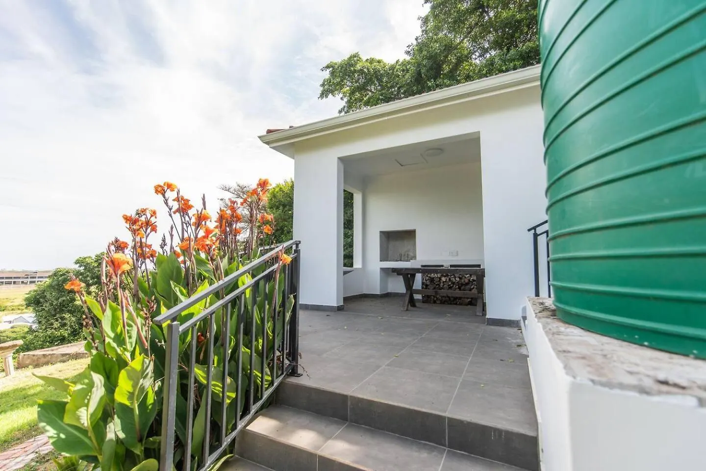 Verdi Luxury Cottage 3 Port Elizabeth Apartment
